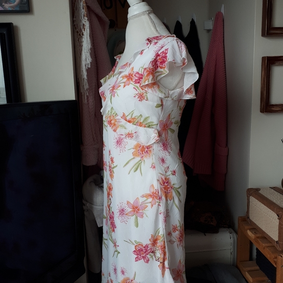 Dress - Picture 3 of 10